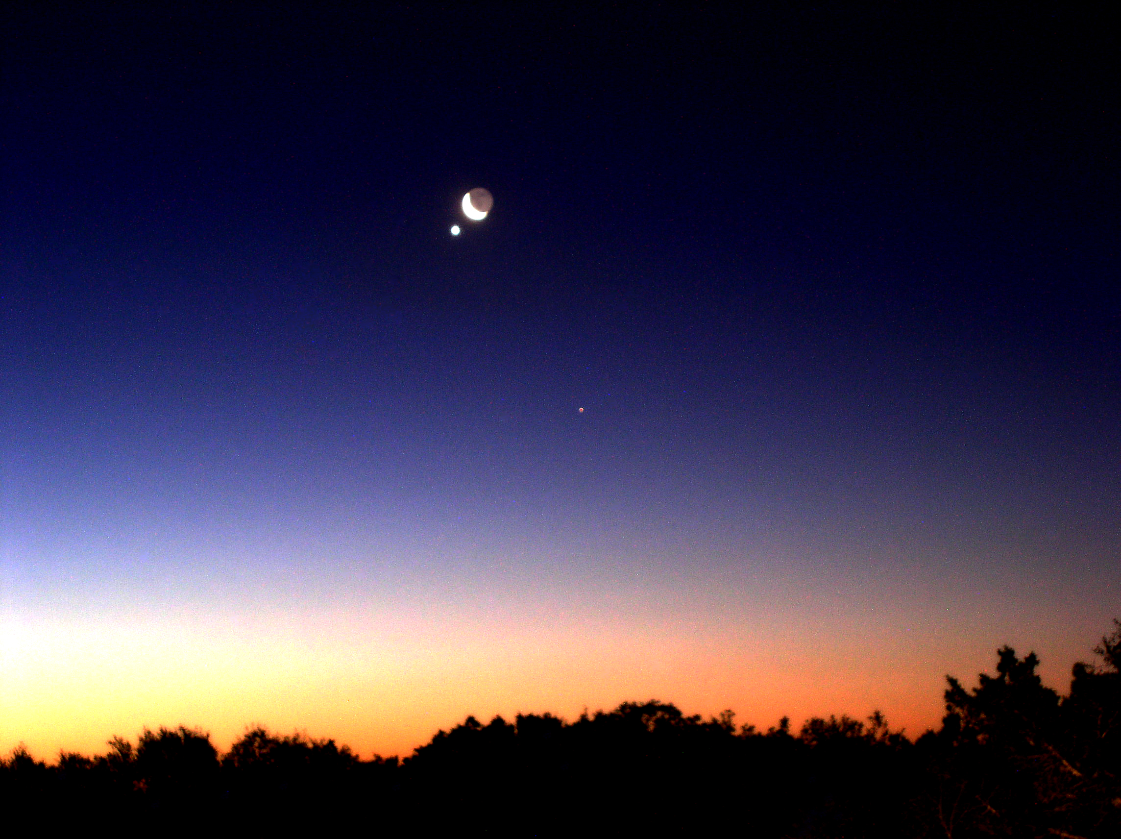 Луна и венера сегодня на небе фото